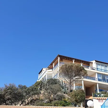 Saint Pierre La - Nid D'aigle Avec Piscine A Proximite De La Grande *